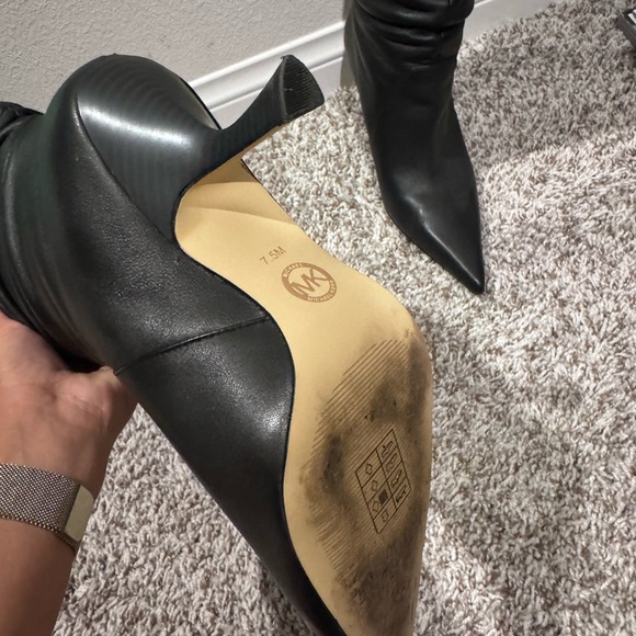 Women's Black Slouchy Knee-High Pointed Toe Boots - Picture 7 of 9